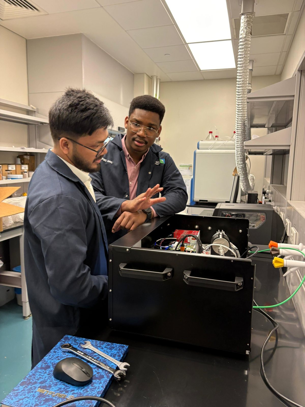 AbsorbIQ team building the analyzer in the lab at KAUST